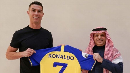 مؤقتا.. كريستيانو رونالدو يعيش في جناح فندقي يحتوي على 17 غرفة