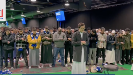 فيديو: رفع الأذان في نادي تشيلسي لأول مرة عرب لندن تحضر إفطار النادي الإنجليزي