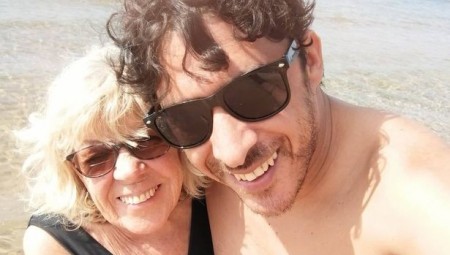 شهر فراق.. شوق وغزل يجمع البريطانية الثمانينية وزوجها المصري الثلاثيني