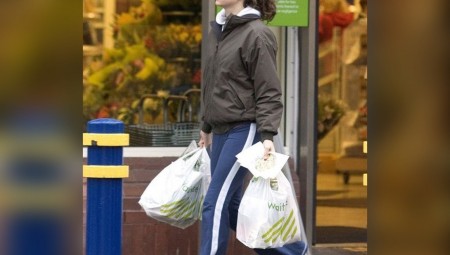 كيت ميدلتون تلفت انتباه رواد مواقع التواصل الاجتماعي بتواضعها وبساطتها