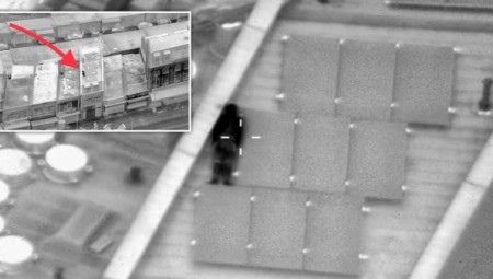 في حادثة مضحكة: مشتبه به يتظاهر بأنه لوحة شمسية على سطح مبنى في لندن هروبا من الشرطة