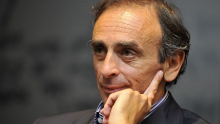 رئاسيات فرنسا .. مرشح يعد بوزارة لطرد الأجانب