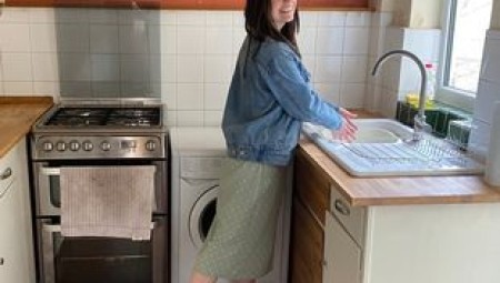 الوظائف الجانبية تمكن شابة بريطانية من توفير 20 ألف إسترليني لشراء منزلها الأول