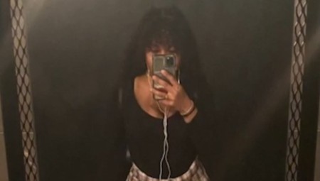 امرأة سوداء تتعرض للطرد من أحد المطاعم بسبب ملابسها المثيرة