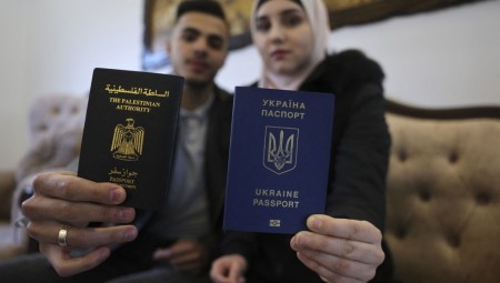 أوكرانيات يعشن مع أزواجهن في غزة يواجهن متاعب الحرب مرتين