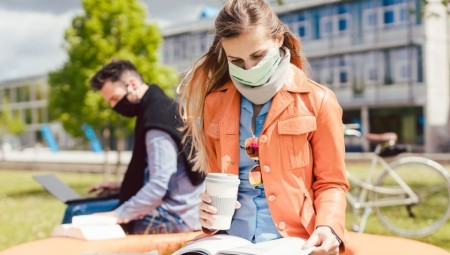 آلاف الطلاب يواجهون ضياع فرصة الالتحاق بالجامعات هذا العام