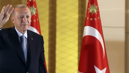 عاجل .. تنصيب إردوغان رئيسا لولاية ثالثة في تركيا