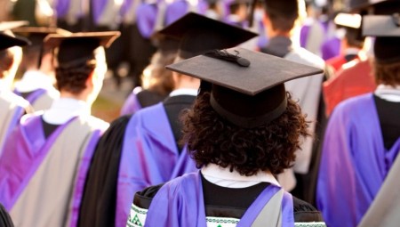 نتائج ثلث طلاب المراحل الجامعية النهائية معلقة بسبب إضراب المعلمين عن تصحيح الامتحانات