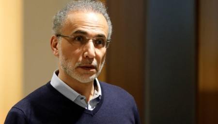 محاكمة المفكر الإسلامي طارق رمضان بتهمة اغتصاب 4 سيدات في فرنسا