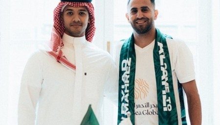الجزائري رياض محرز يغادر الدوري الإنكليزي