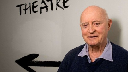 وفاة الكاتب المسرحي البريطاني إدوارد بوند