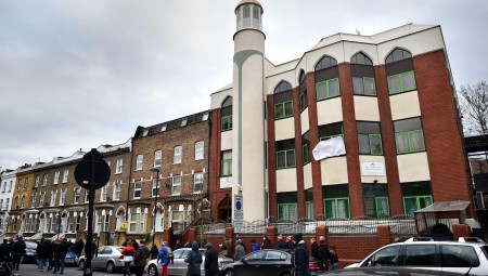 قادة الجاليات المسلمة في بريطانيا ينتقدون ازدواجية المعايير في التعامل مع إغلاق الحسابات المصرفية
