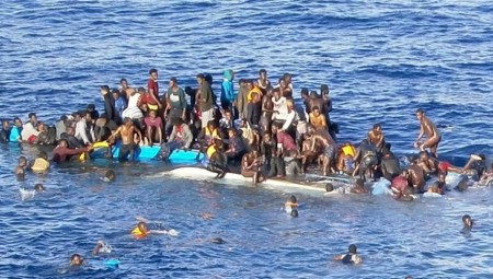 مصرع نحو 100 مهاجر في البحر المتوسط