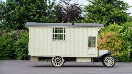 دار مزادات بريطانية تطرح أقدم منزل متنقل في العالم للبيع