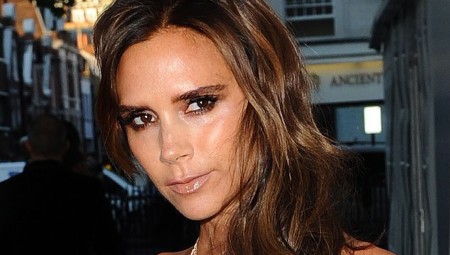 أسبوع الموضة ينطلق في باريس وترقب لأولى مشاركات فيكتوريا بيكهام