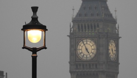 اللندنيون يتمسكون بمصابيح الغاز القديمة ويرفضون الاستعاضة عنها بالإنارة الكهربائية