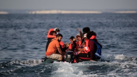 نشطاء يطالبون الحكومة البريطانية بالتعاطف مع طالبي اللجوء بعد غرق ستة منهم في القنال