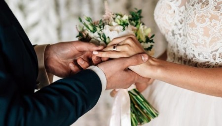 زوجان يثيران غضب المعازيم بعد مطالبتهم بدفع 8.70 إسترلينياً كرسوم لحضور حفل زفافهما