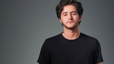 (فيديو): الفنان المصري أحمد مالك يتحدث عن تجربته المسرحية بأكاديمية الدراما الملكية في لندن