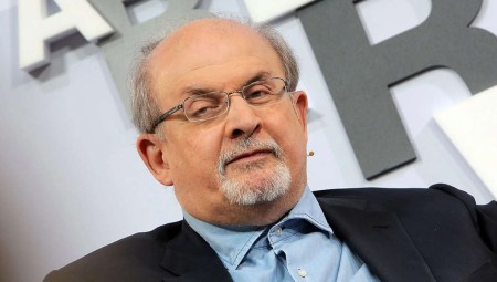 مهاجم سلمان رشدي عاد أكثر تدينا بعد رحلة إلى لبنان بحسب والدته