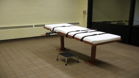 الحكم بالإعدام في تكساس على أميركية قتلت امرأة حاملا لسرقة جنينها