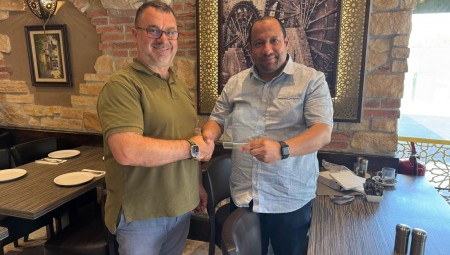 عرب لندن تكرم مطعم أيام زمان لإسهاماته في دعم نشاط المنصة ونشاطات الجالية العربية في بريطانيا