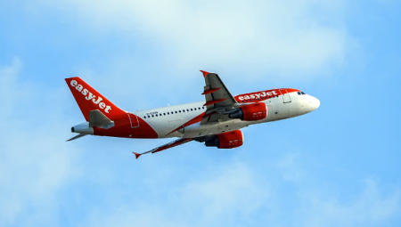 طائرتان تهبطان اضطراريًا في مطار بريطاني خلال 60 ثانية فقط