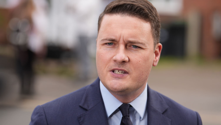 الأطباء المقيمون في بريطانيا يقررون الإضراب رغم وعود حكومية بتحسين ظروف العمل