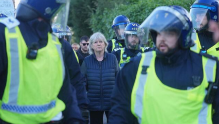 مجلس مدينة إيبينغ يطالب بإغلاق فنادق اللاجئين بعد سلسلة من الحوادث الخطيرة