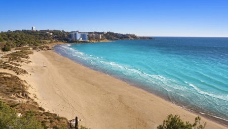 وفاة شقيقين بريطانيين غرقًا قبالة سواحل إسبانيا ونجاة والدهما