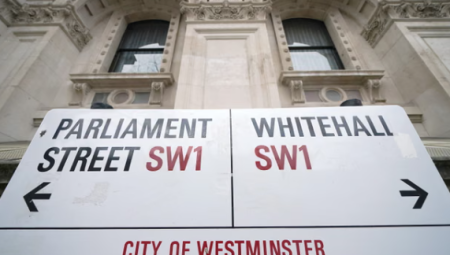 الحكومة البريطانية تطلق برنامج تدريب حكومي حصري لطلاب الطبقة العاملة