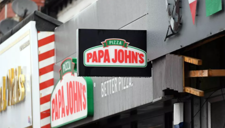 بابا جونز تُغلق 74 فرعًا في المملكة المتحدة وسط خسائر متصاعدة