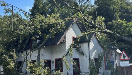 آلاف المنازل بلا كهرباء لليوم الثاني بعد عاصفة فلوريس