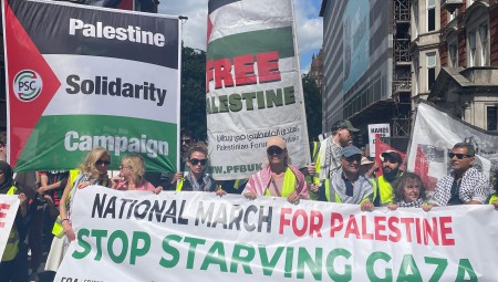نصف مليون متظاهر في لندن يطالبون بوقف إبادة غزة