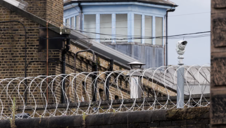 بريطانيا تتجه لترحيل المجرمين الأجانب فور إدانتهم لتخفيف اكتظاظ السجون