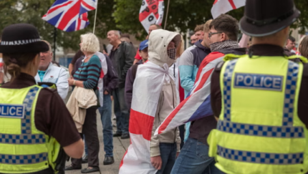 200 منظمة بريطانية تطالب بوقف تيارات الكراهية ضد المهاجرين