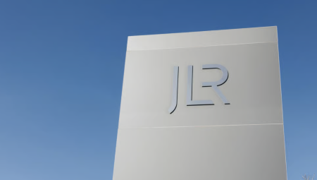 أرباح جاجوار لاند روفر تتراجع 49% بفعل الرسوم الأمريكية وتباطؤ المبيعات