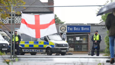 معركة قضائية لإغلاق فندق إيبينغ وسط احتجاجات واتهامات جنسية