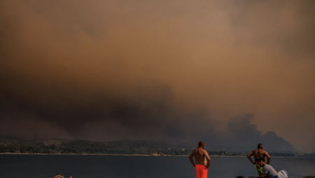 دخان حرائق إسبانيا والبرتغال يغطّي سماء جنوب إنجلترا