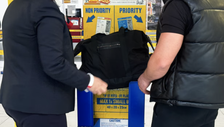 رايان إير تقدم مكافآت مالية لموظفيها عن كل حقيبة مخالفة يتم ضبطها