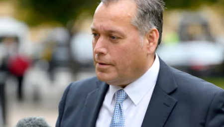 العثور على جثة النائب المحافظ السابق ديفيد واربورتون في منزله بلندن