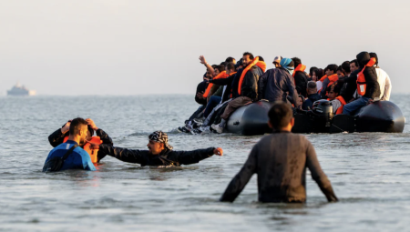 بريطانيا تبحث إصدار بطاقات هوية رقمية لمكافحة الهجرة غير النظامية