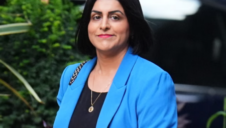 وزيرة الداخلية البريطانية تنهي منح الإقامة الدائمة للاجئين وتعلن إصلاحات شاملة