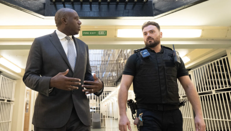 بريطانيا تسلّح ضبّاط السجون بالصواعق والسترات الواقية بعد تصاعد العنف