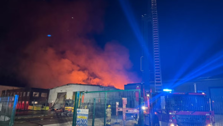 انفجار هائل يهز منطقة صناعية في سويندون