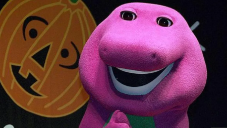 هيئة الإعلانات البريطانية تحظر إعلان حانة استخدم شخصية بارني للترويج للكحول