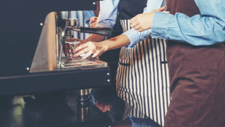 ثلثا شركات الضيافة في بريطانيا تخطط لتسريح موظفين وواحدة من كل سبع تواجه الإغلاق