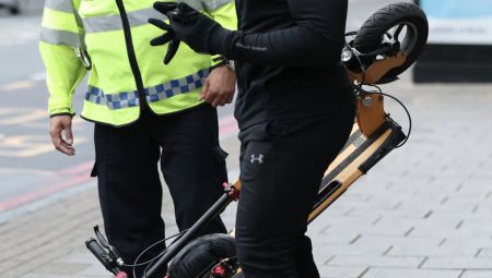 حرائق الدراجات والسكوترات الكهربائية في بريطانيا تسجل مستويات قياسية مروعة