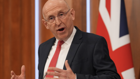 لندن تكشف إحباط عملية روسية لاستطلاع كابلات حيوية تحت البحر وتوجه تحذيراً لموسكو