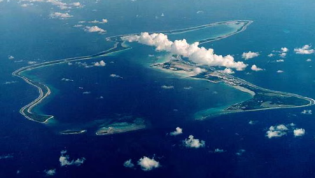 بريطانيا تُعلّق تشريع تسليم جزر تشاغوس بعد سحب الولايات المتحدة دعمها